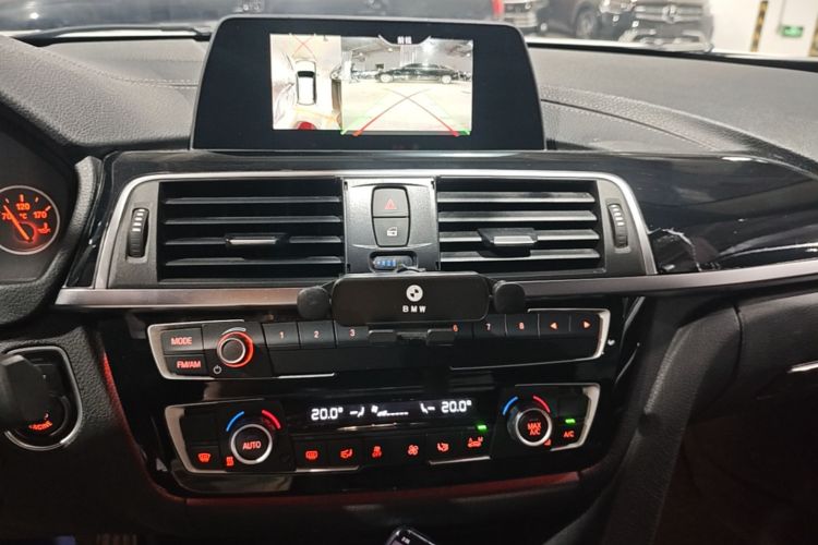 BMW 3 Series 2018 car image #13