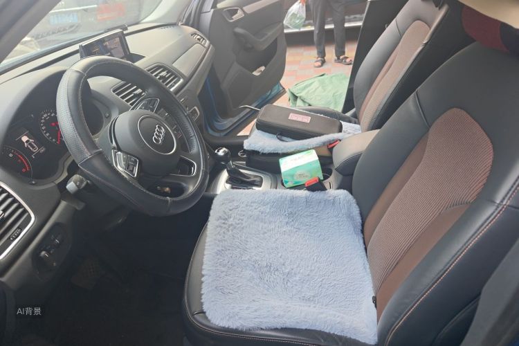 Audi Q3 2016 car image #17