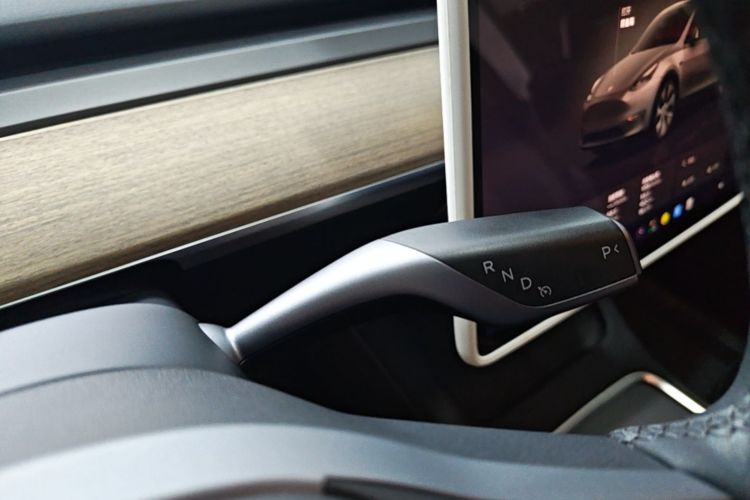 Tesla Model Y 2023 #14 Tesla Model Y 2023 car image #14
