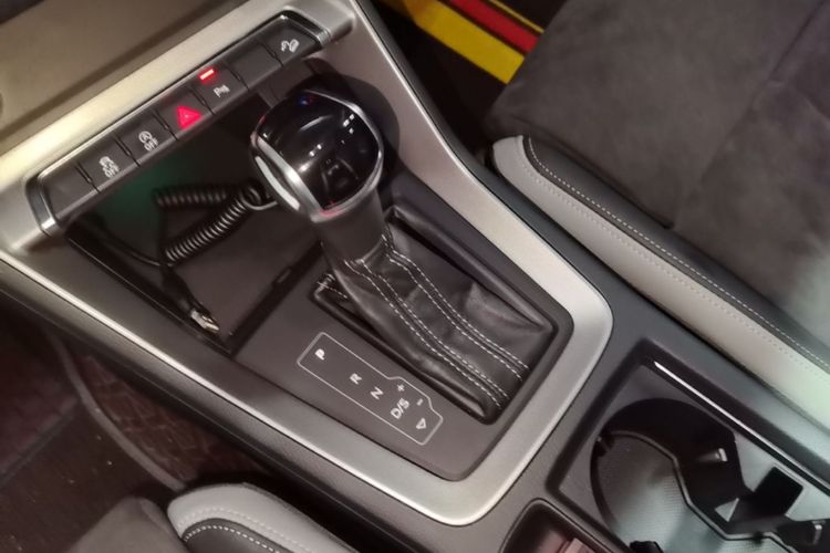 Audi Q3 2020 car image #14