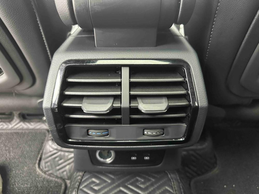 Audi Q3 2022 car image #9