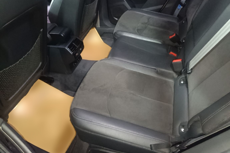 Audi Q3 2019 car image #17