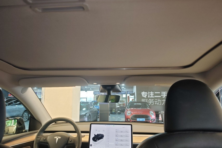 Tesla Model Y 2023 #18 Tesla Model Y 2023 car image #18