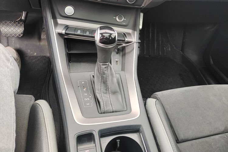 Audi Q3 2020 car image #14