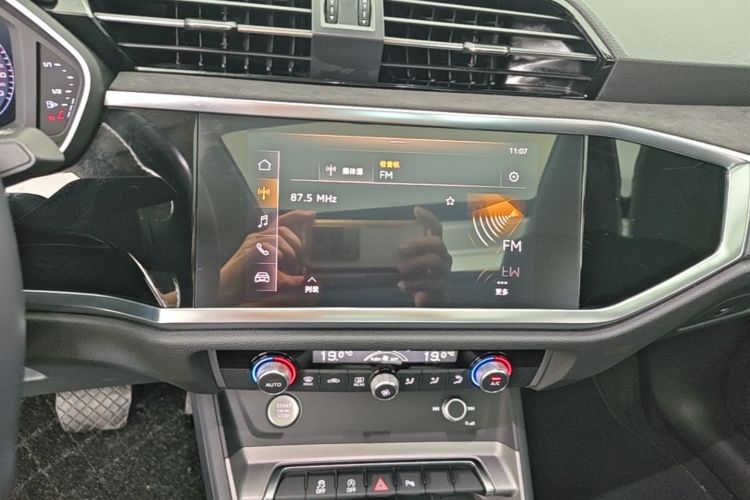 Audi Q3 2019 #17 Audi Q3 2019 car image #17