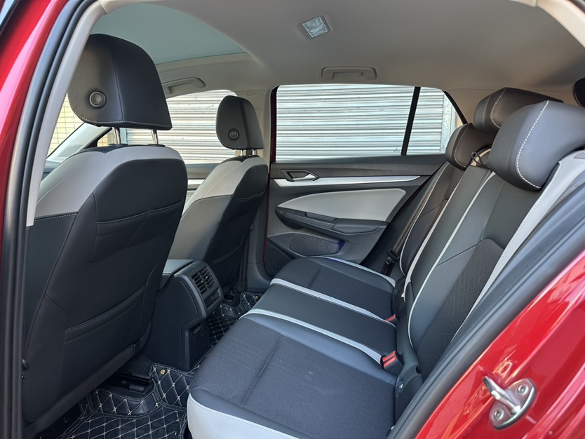 Volkswagen Golf 2021 car image #5