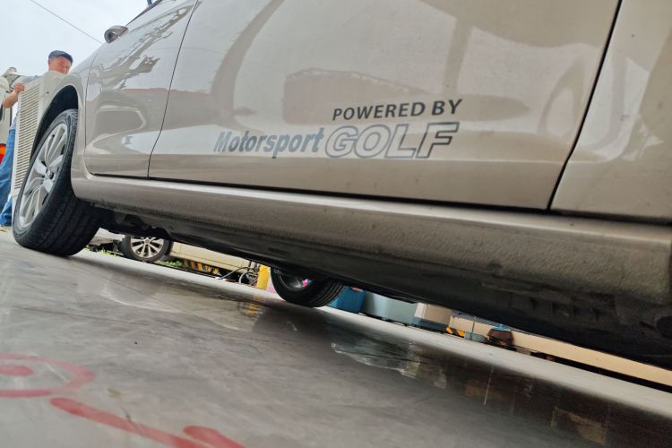Volkswagen Golf 2015 car image #26