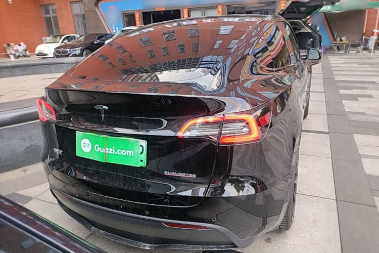 Tesla Model Y 2023 #6 Tesla Model Y 2023 car image #6