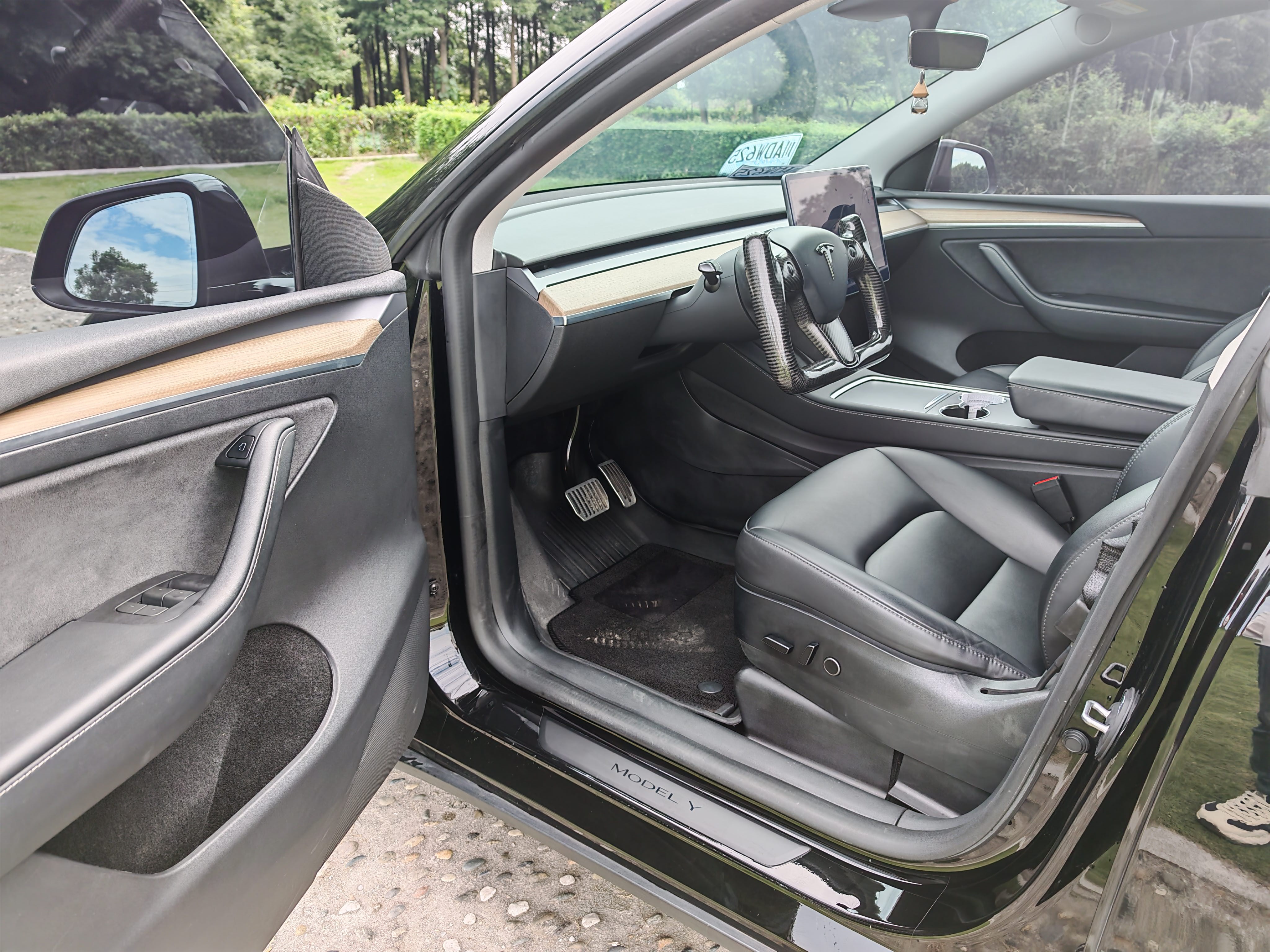 Tesla Model Y 2023 car image #9