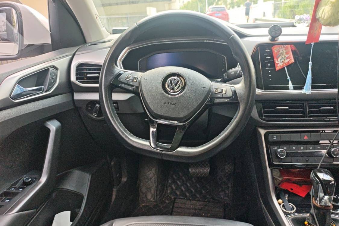 Volkswagen T-Cross 2019 car image #22