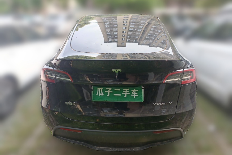 Tesla Model Y 2023 car image #6