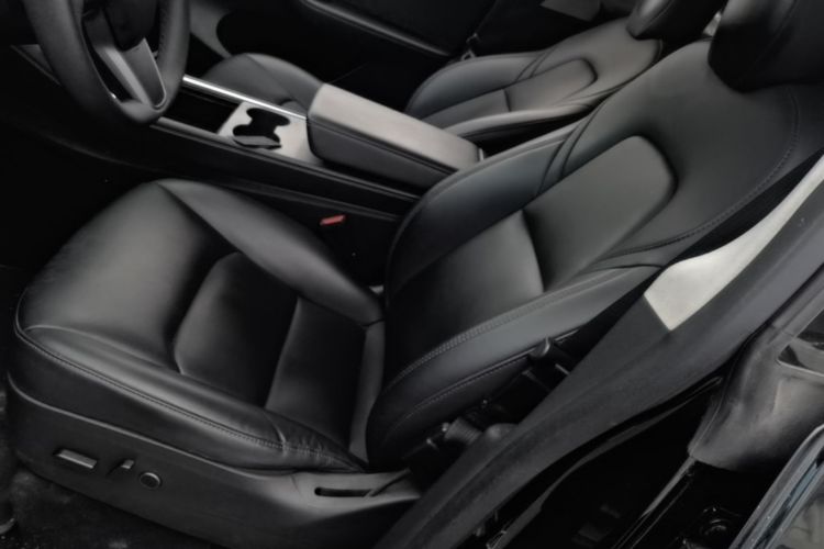 Tesla Model Y 2021 car image #15