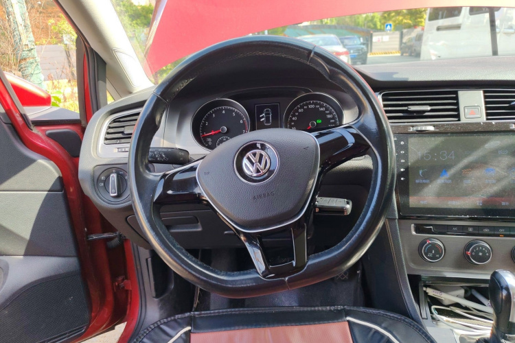 Volkswagen Golf 2015 car image #13