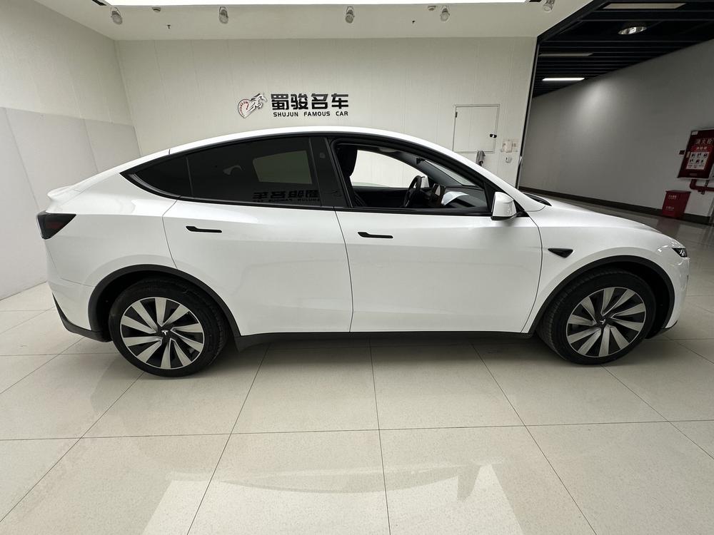 Tesla Model Y 2025 #6 Tesla Model Y 2025 car image #6