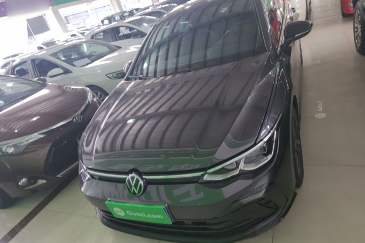 Volkswagen Golf 2023 car image #3