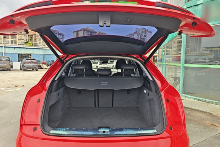 Audi Q3 2019 car image #19