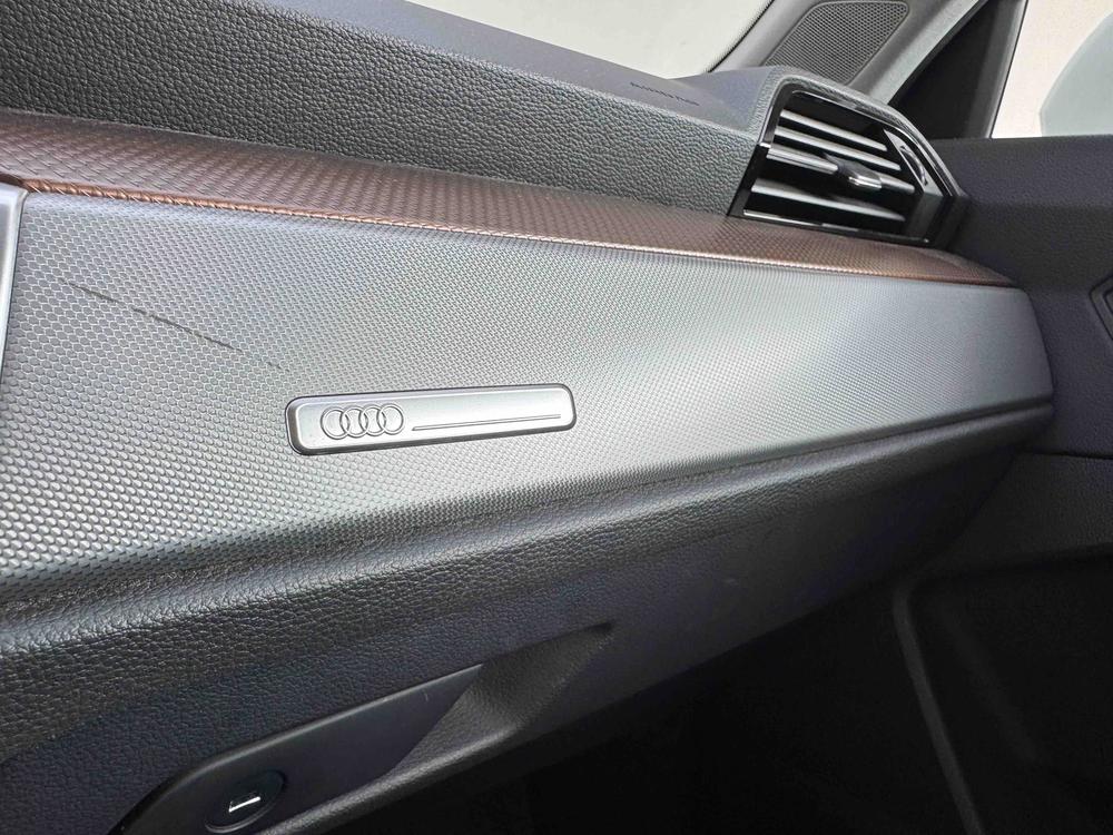 Audi Q3 2022 car image #14