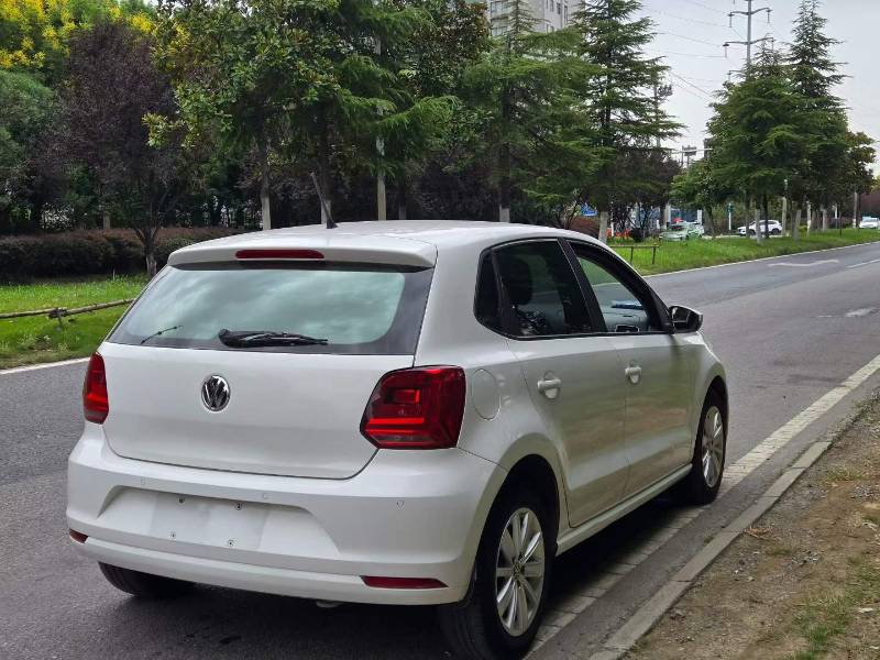 Volkswagen Polo 2014 car image #5