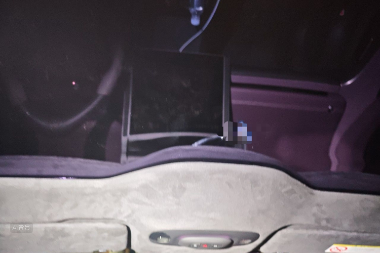 MI SU7 2025 immagine di auto #20