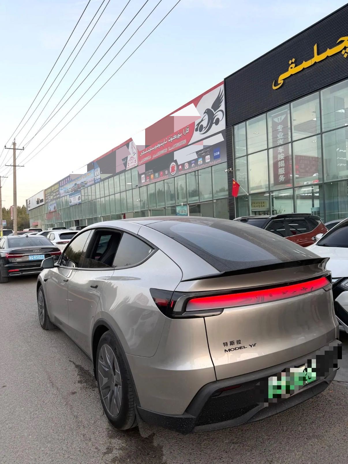 Tesla Model Y L 2026 imagem de carro #6