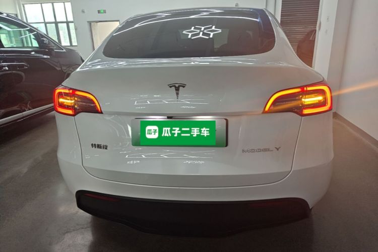Tesla Model Y 2024 #6 Tesla Model Y 2024 car image #6