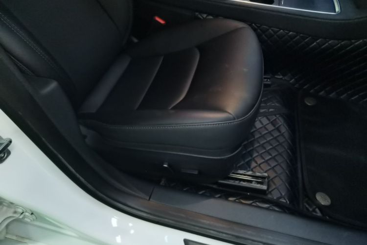 Tesla Model 3 2023 car image #23