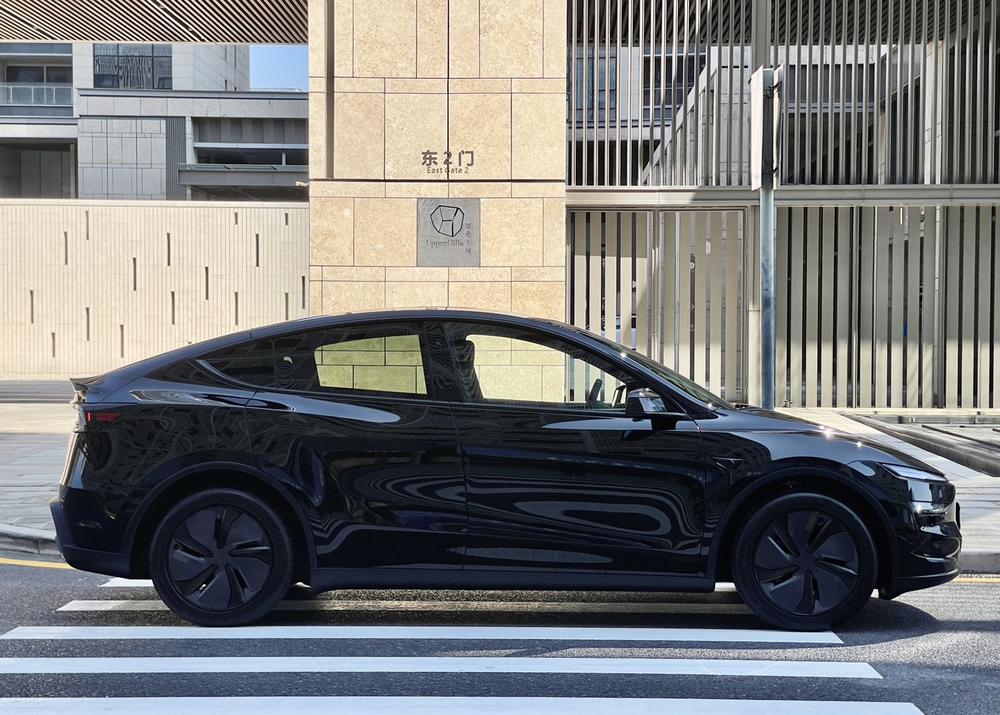 Tesla Model Y 2026 #6 Tesla Model Y 2026 صورة سيارة #6