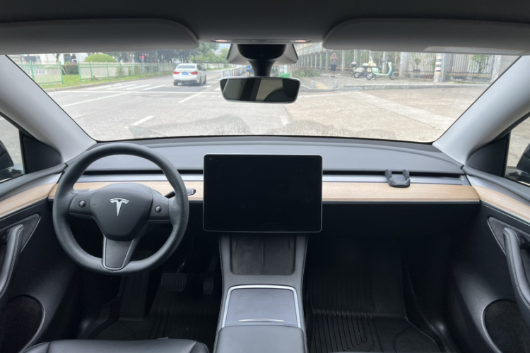 Tesla Model Y 2022 car image #10