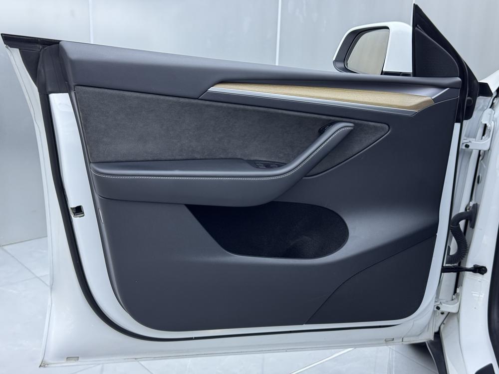 Tesla Model Y 2021 car image #8