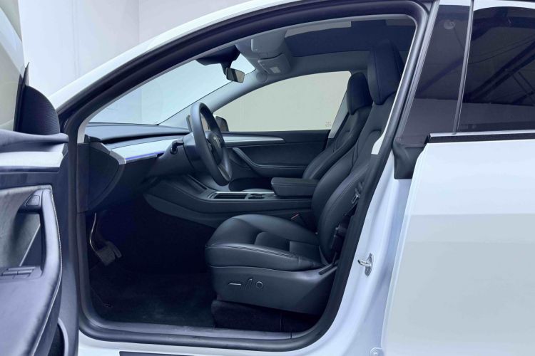 Tesla Model Y 2024 #15 Tesla Model Y 2024 car image #15