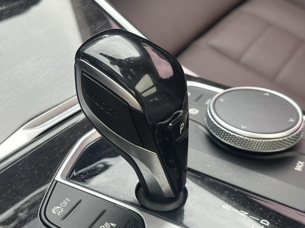 BMW 3 Series 2019 car image #14
