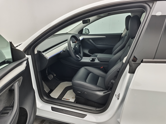 Tesla Model Y 2023 صورة سيارة #5