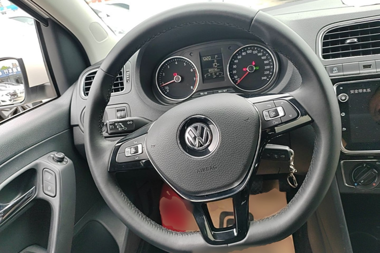 Volkswagen Polo 2019 car image #11