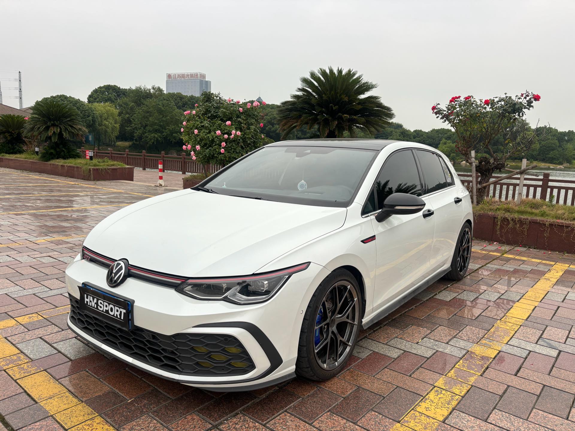 Volkswagen GolfGTI 2023 car image 