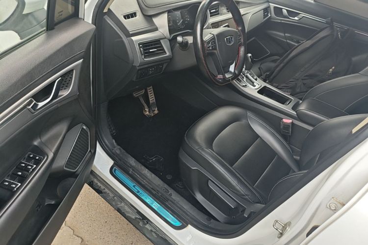 GEELY Emgrand GS 2019 car image #16