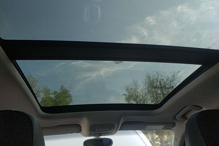 Audi Q3 2015 car image #18