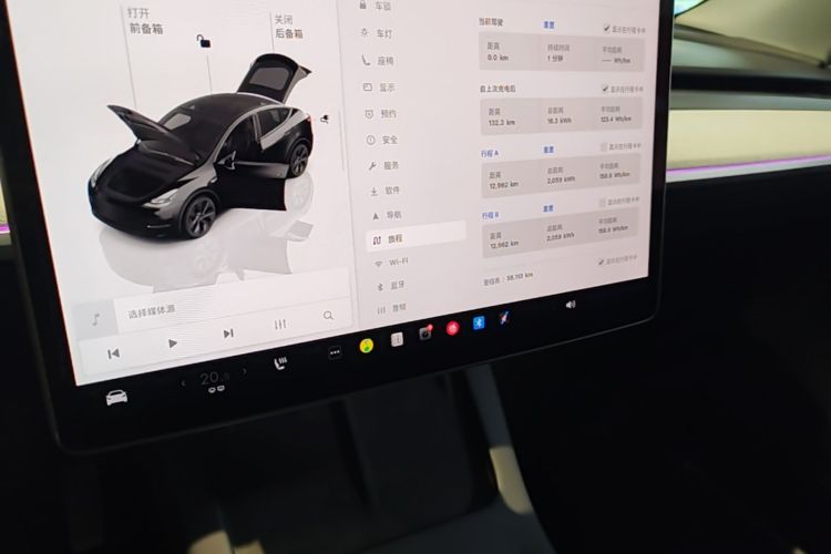 Tesla Model Y 2023 #20 Tesla Model Y 2023 car image #20