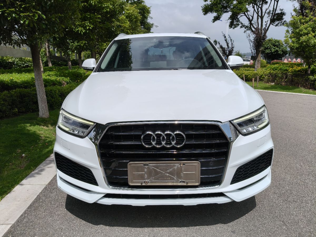 Audi Q3 2019 car image #2