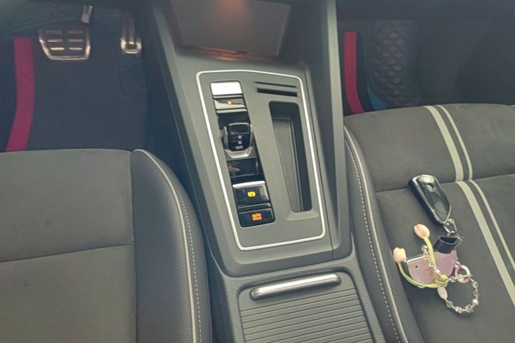 Volkswagen Golf 2022 car image #17