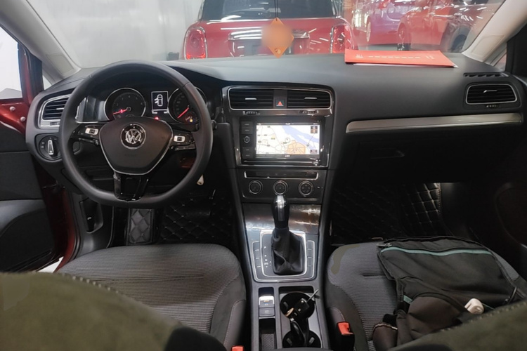 Volkswagen Golf 2019 car image #10