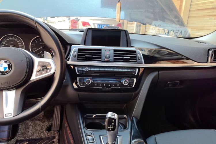 BMW 3 Series 2017 car image #13