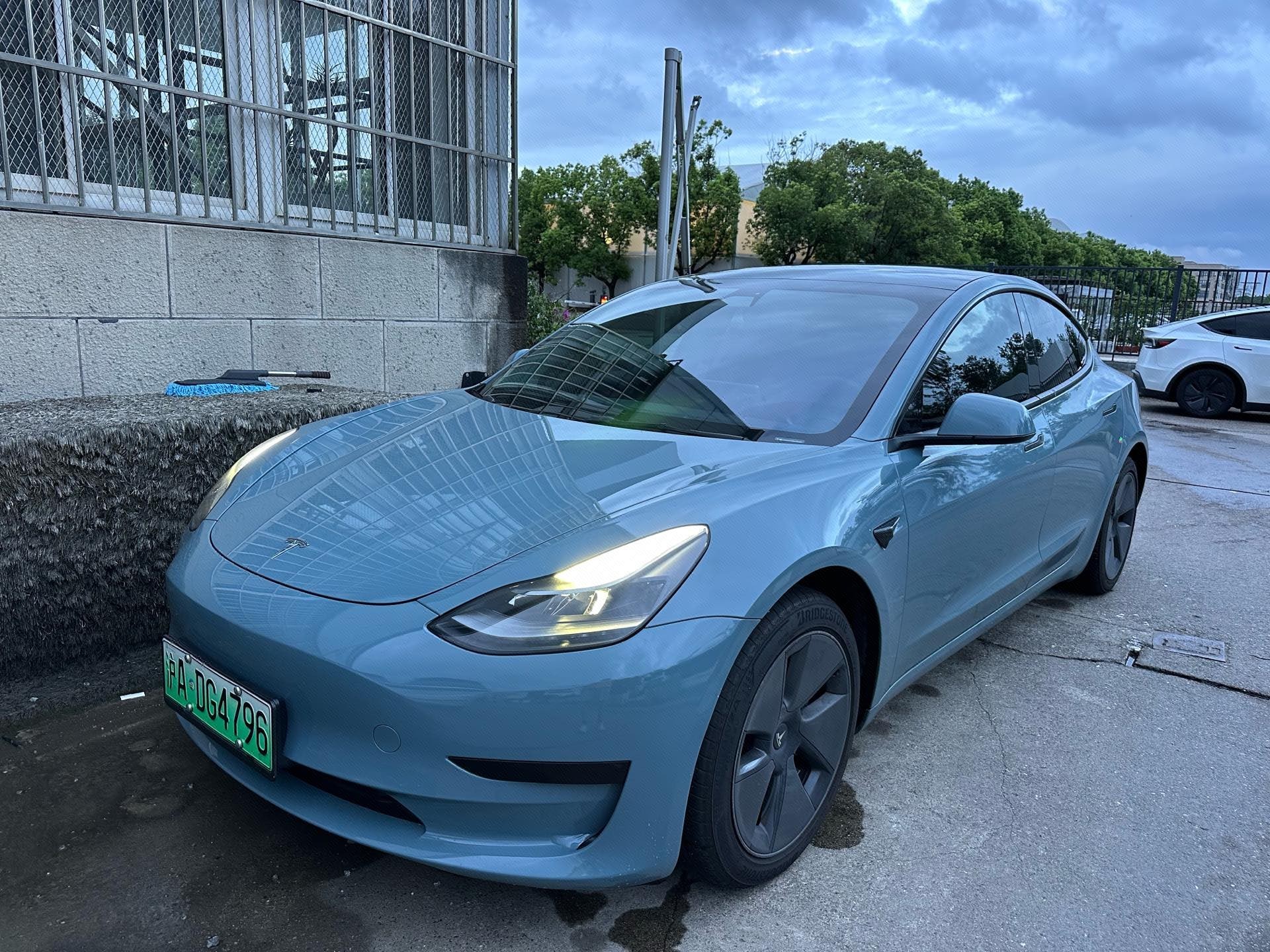 Tesla Model 3 2021 car image 