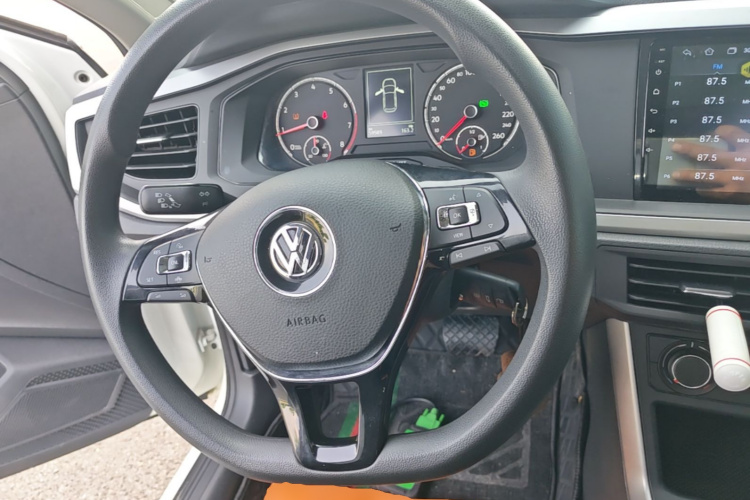 Volkswagen Polo 2021 car image #11