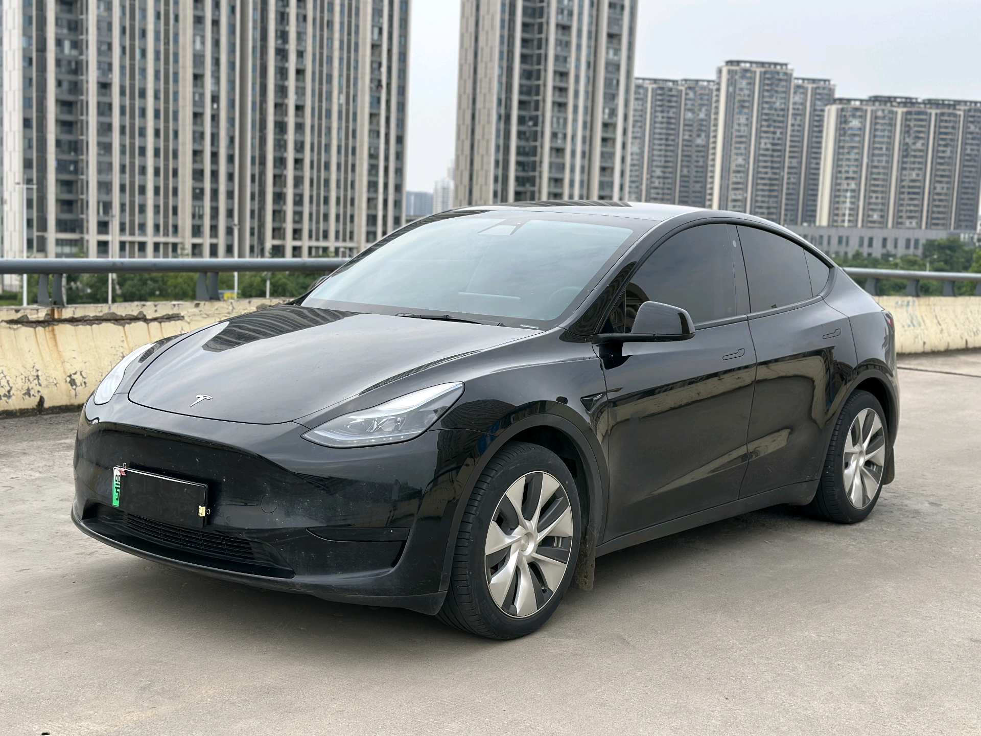 Tesla Model Y 2023 car image 