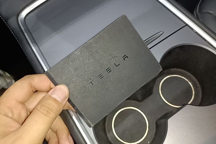 Tesla Model Y 2021 car image #9