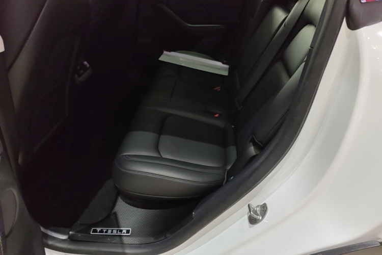 Tesla Model Y 2022 car image #17