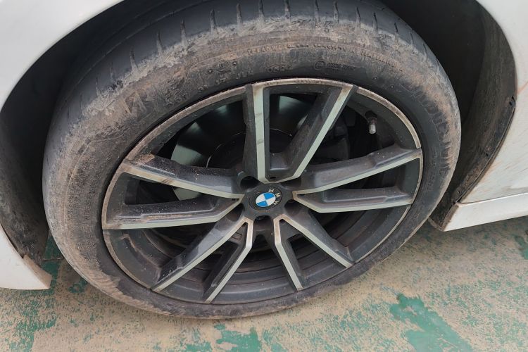 BMW 3 Series 2024 #9 BMW 3 Series 2024 car image #9