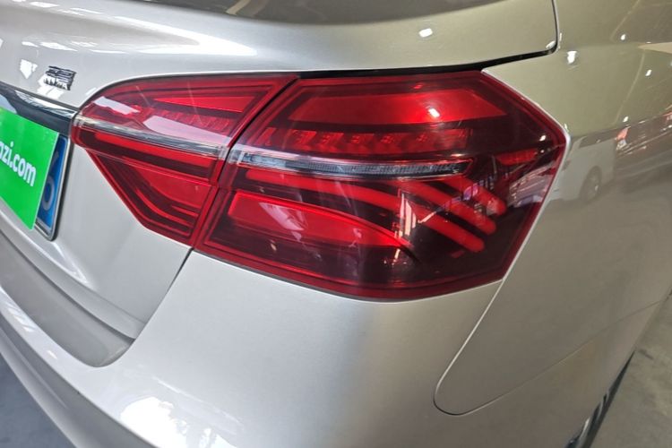 GEELY Emgrand 2018 car image #8