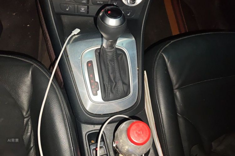 Audi Q3 2016 car image #16