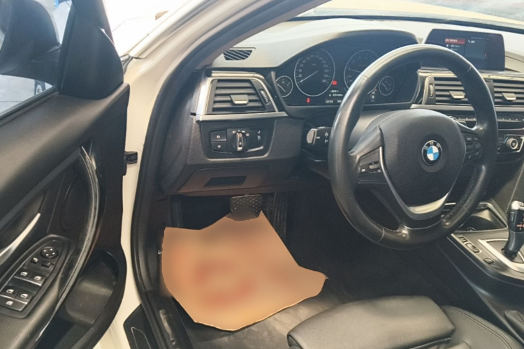 BMW 3 Series 2018 car image #12